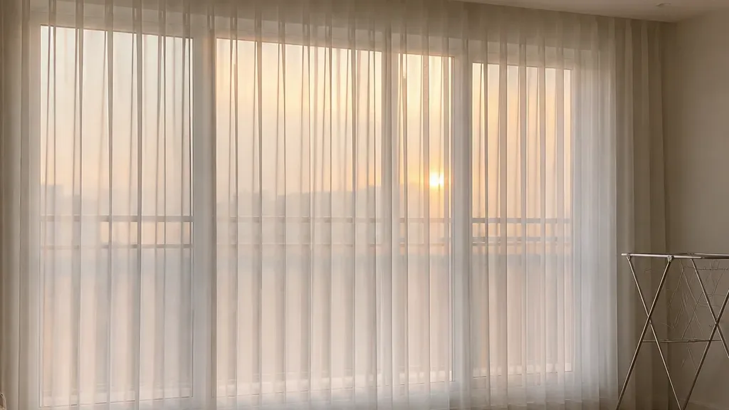 쉬폰커튼이 필요한 창가 예시