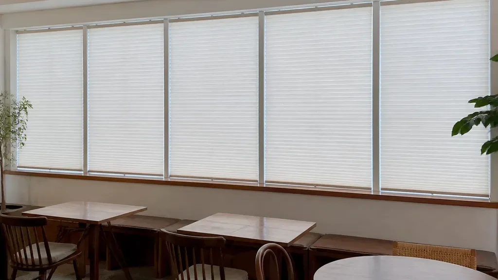 맞춤블라인드가 필요할 때의 창가 모습
